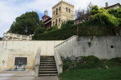 La Mairie-vue du bord du Lot-
