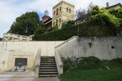 Fontaine et vue sur la mairie